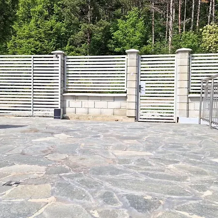 Lola Seaview Guest House. уютный домик в варне Villa