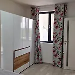 Lola Seaview Guest House. уютный домик в варне Villa *