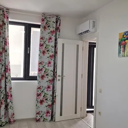 Lola Seaview Guest House. уютный домик в варне Varna