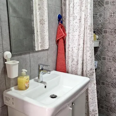 Lola Seaview Guest House. уютный домик в варне