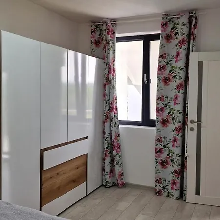 Lola Seaview Guest House. уютный домик в варне Willa *